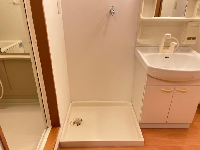 物件内観写真15　(洗濯機置場)