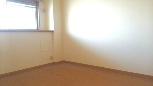 物件内観写真5　(内装は落ち着いています)