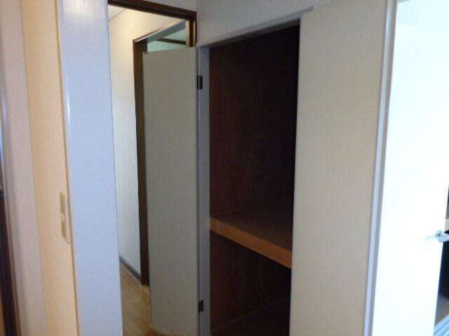 物件内観写真24　(廊下収納)
