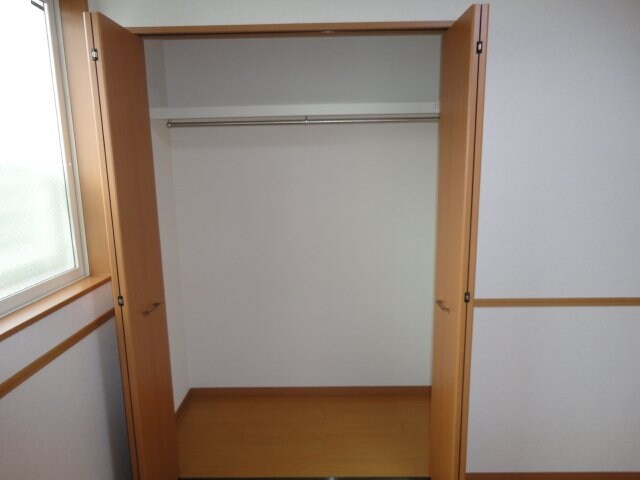 物件内観写真15　(北側洋室クローゼット)
