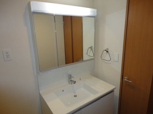 物件内観写真18　(洗髪洗面化粧台)