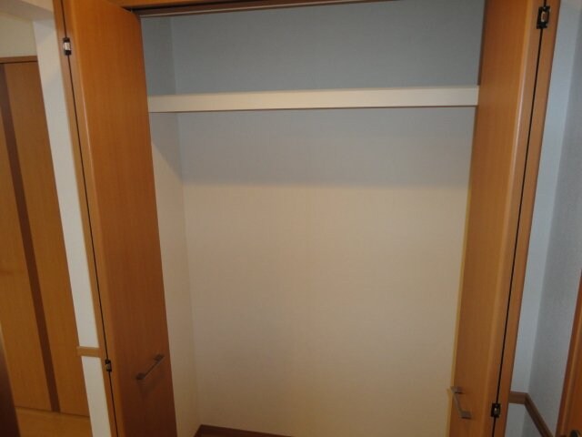 物件内観写真20　(リビング収納)
