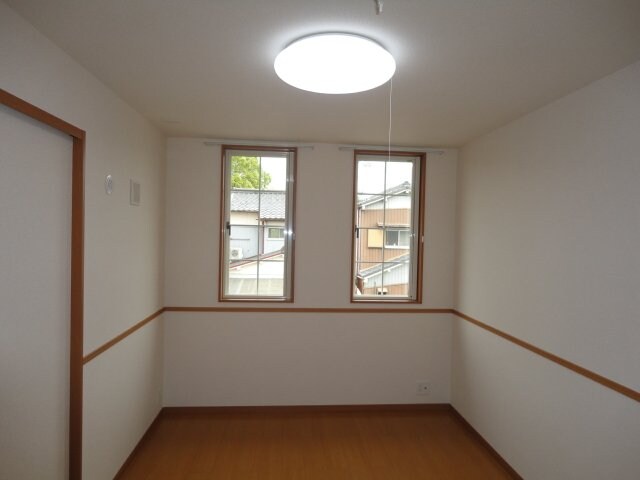 物件内観写真24　(南側洋室)