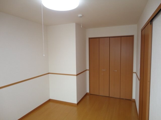 物件内観写真28　(南側洋室)