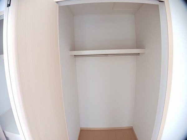 収納(小物を収納するのに便利です)