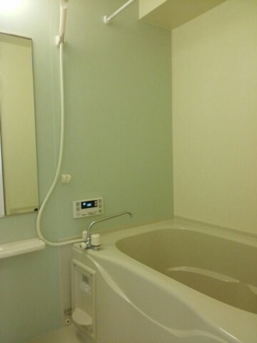 物件内観写真5　(日々の暮らしに欠かせないお風呂です)