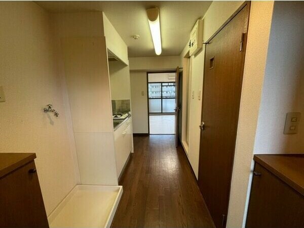 玄関(※写真は同じマンションの違う部屋のものになります。)