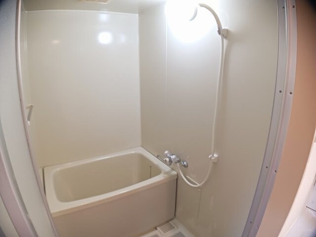 物件内観写真4　(日々の暮らしに欠かせないお風呂です)