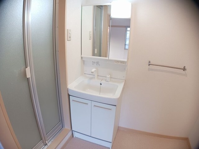 物件内観写真5　(コンパクトで使いやすい洗面所)