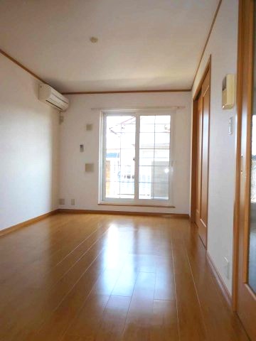 物件内観写真4　(使いやすい居間です)