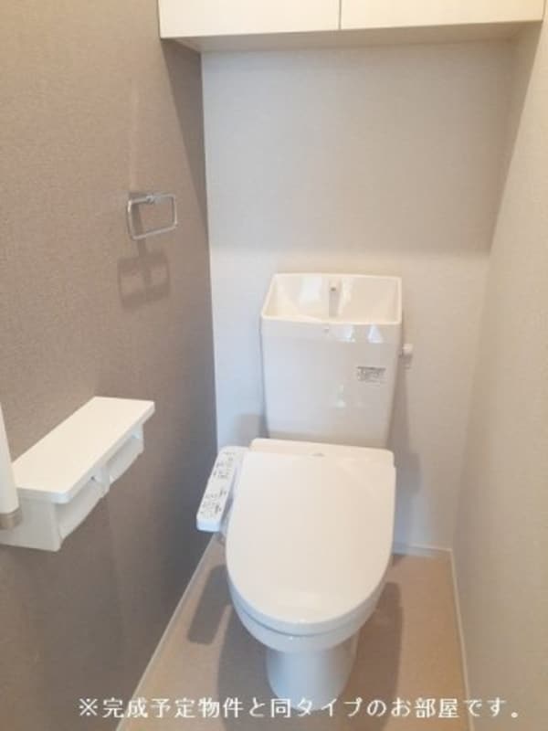トイレ(落ち着いた色調のトイレです)
