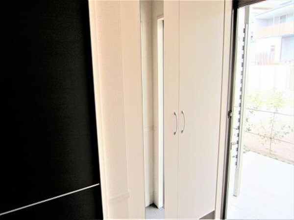 玄関(室内写真は別部屋の写真です。)