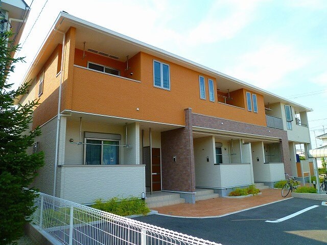 物件外観写真1　(きれいな外観です)