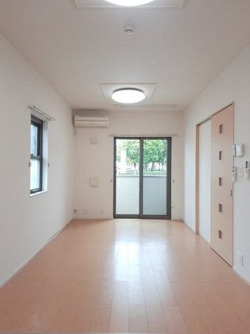 物件内観写真3　(使いやすい居間です)