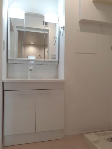 物件内観写真7　(ゆったりとスペースのある洗面所)