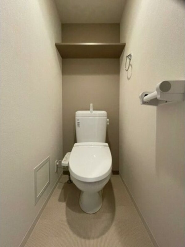 トイレ(※写真は同じマンションの違う部屋のものになります。)