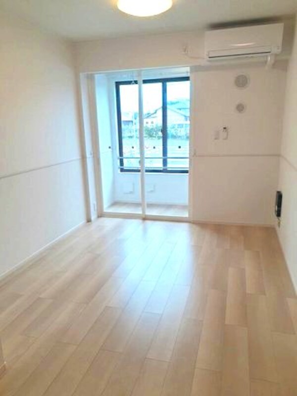 居室(ゆったりとしたリビングです)