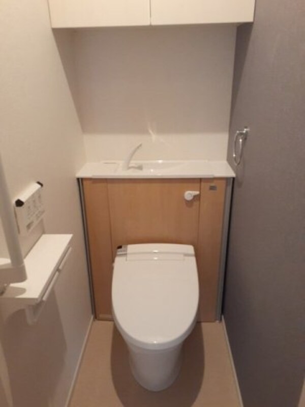 トイレ(落ち着いた色調のトイレです)