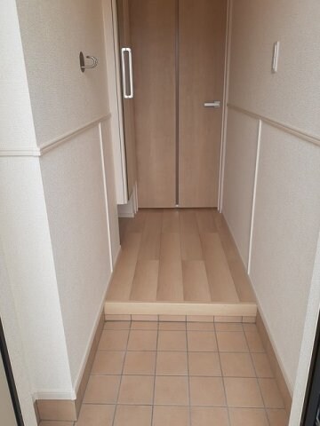 物件内観写真11　(きれいな玄関です)