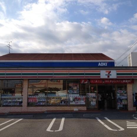 物件外観写真4　(セブンイレブン名古屋徳重店まで750m)