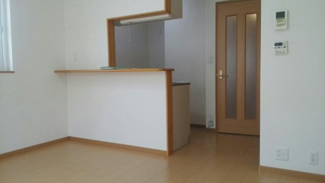 物件内観写真2　(おしゃれなリビングです)