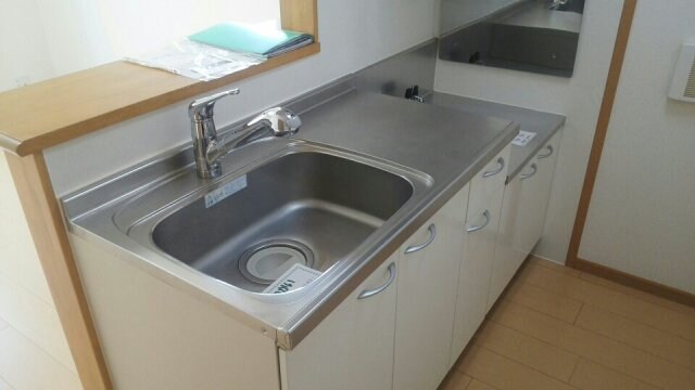 物件内観写真5　(コンパクトなキッチンで掃除もラクラク)