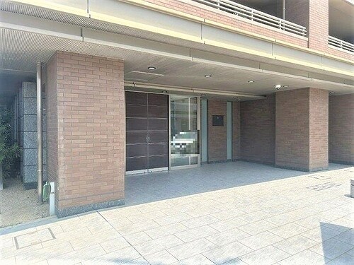 物件外観写真2　(エントランスポーチ)