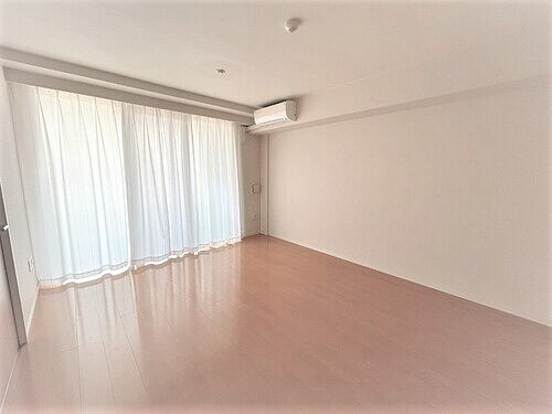 物件内観写真3　(リビングダイニング(カーテンは無償貸与品))