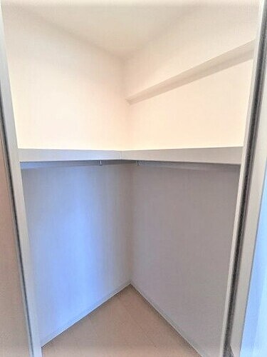 物件内観写真11　(ウォークインクロゼット(洋室約6.0畳))