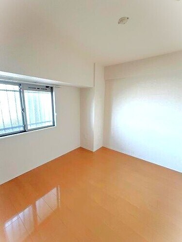 物件内観写真24　(洋室約5.2畳)