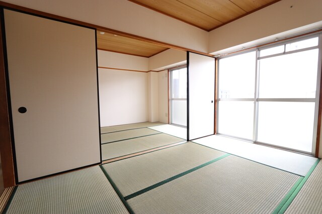 物件内観写真6　(南西和室になります)