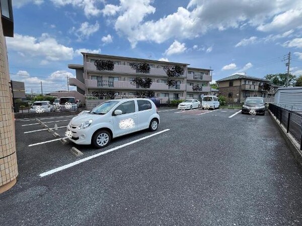 駐車場(外観写真（昼）)