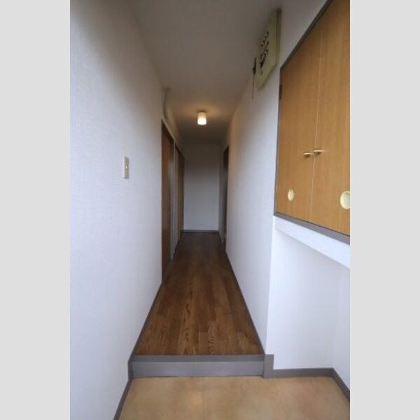 玄関(室内写真は別部屋の写真です。)