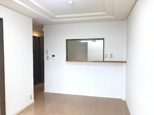 物件内観写真3　(リビング)