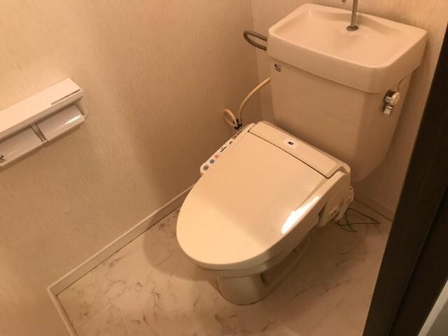 物件内観写真10　(シャワー付トイレ)