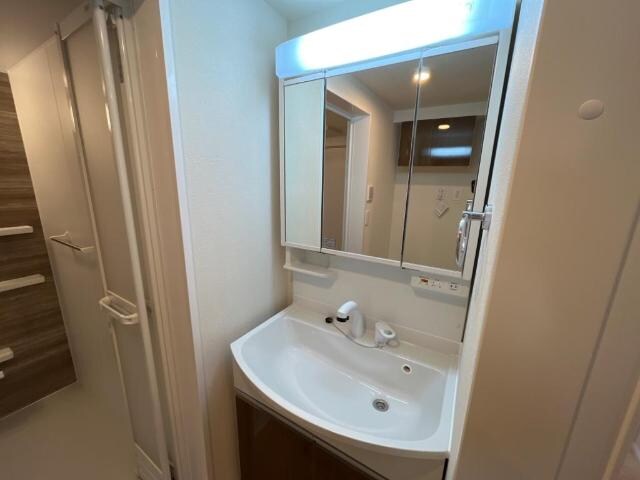 物件内観写真12　(洗髪洗面化粧台（イメージ）)