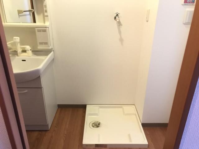 物件内観写真28　(洗濯機置場)