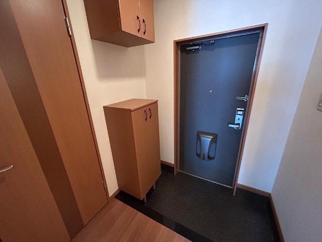物件内観写真9　(玄関)