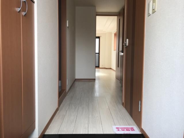 物件内観写真10　(玄関)