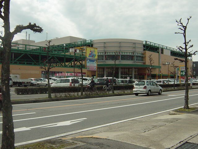 物件外観写真7　(ヨシヅヤまで428ｍ)