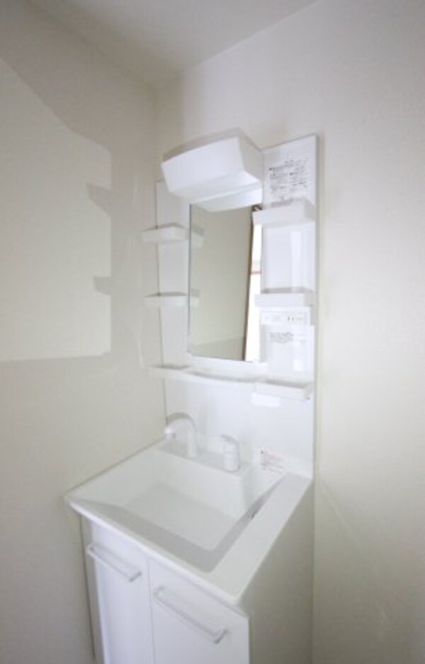 洗面・脱衣所(※別部屋のお写真で、現況優先と致します。)