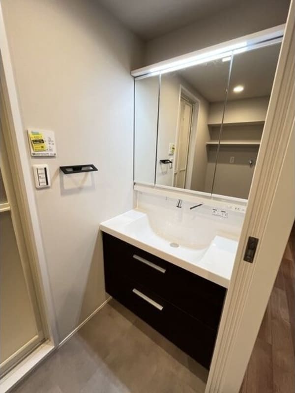 洗面・脱衣所(※写真は同じマンションの違う部屋のものになります。)