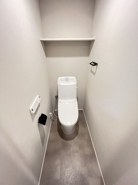 トイレ(※写真は同じマンションの違う部屋のものになります。)