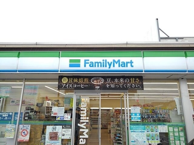 物件外観写真4　(ファミリーマートまで350m)