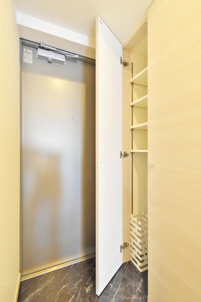 物件内観写真13　(シューズクローク)