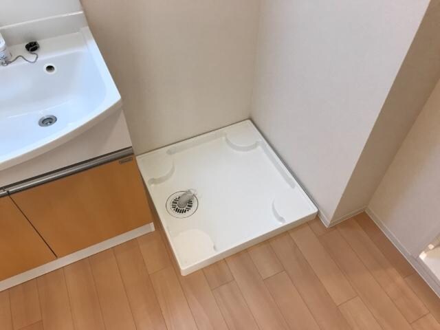 物件内観写真8　(洗濯機置場)