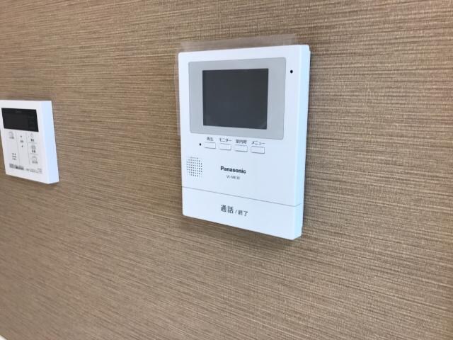 物件内観写真15　(カメラ付インターホン)