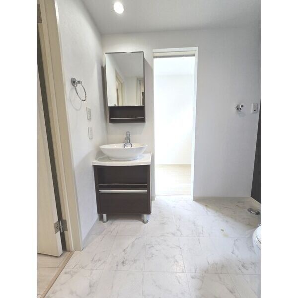 物件内観写真6　(室内写真は別部屋の写真です。)