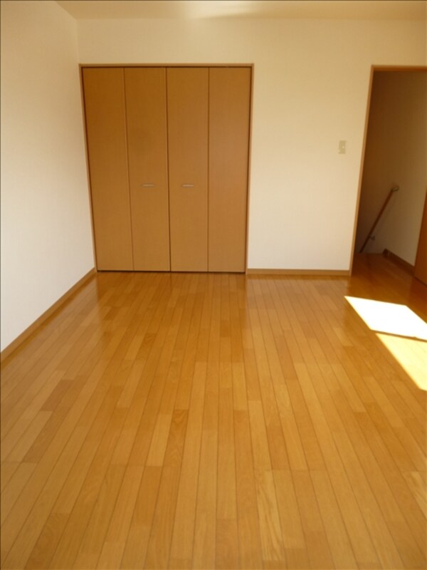内装他(２Ｆ洋室♪日当たりも良く明るいですよ☆)