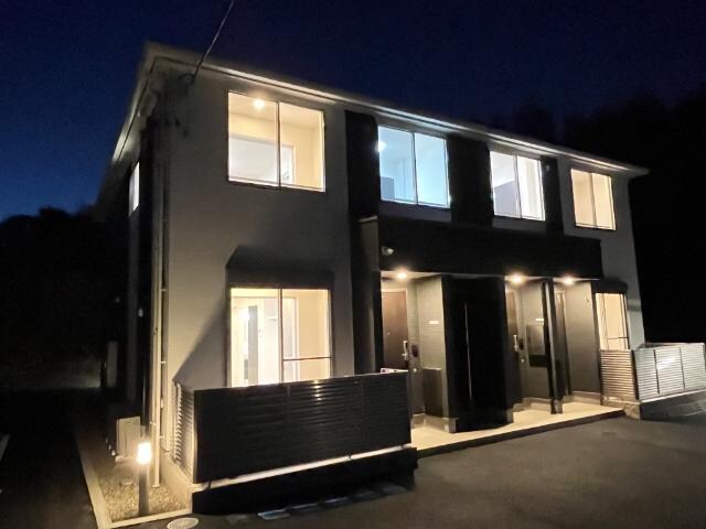 物件外観写真2　(外観写真（昼）)